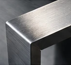 Détail d’un angle en métal (photo d’illustration)